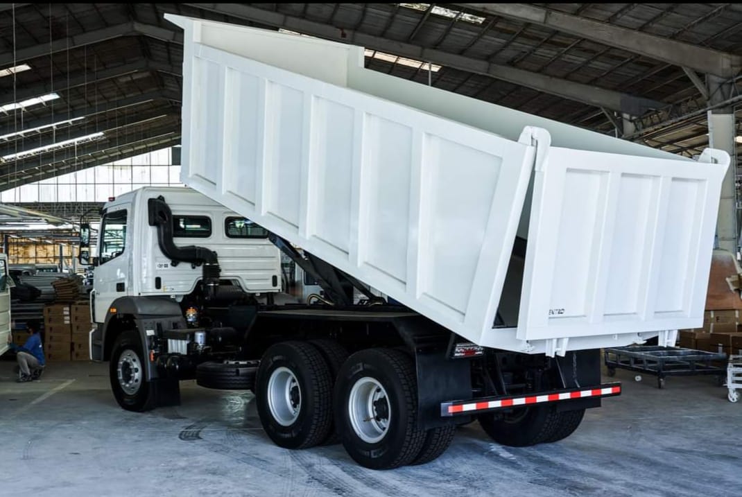 Rent dump truck - Image 1 of 1