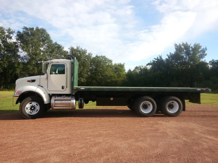 Truck flatbed for rent