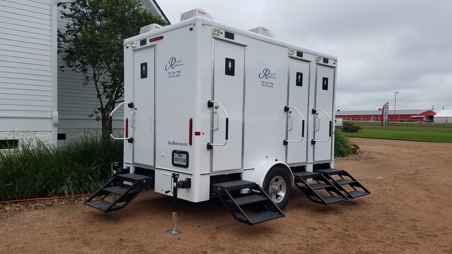 Restroom trailer for rent - Image 1 of 1