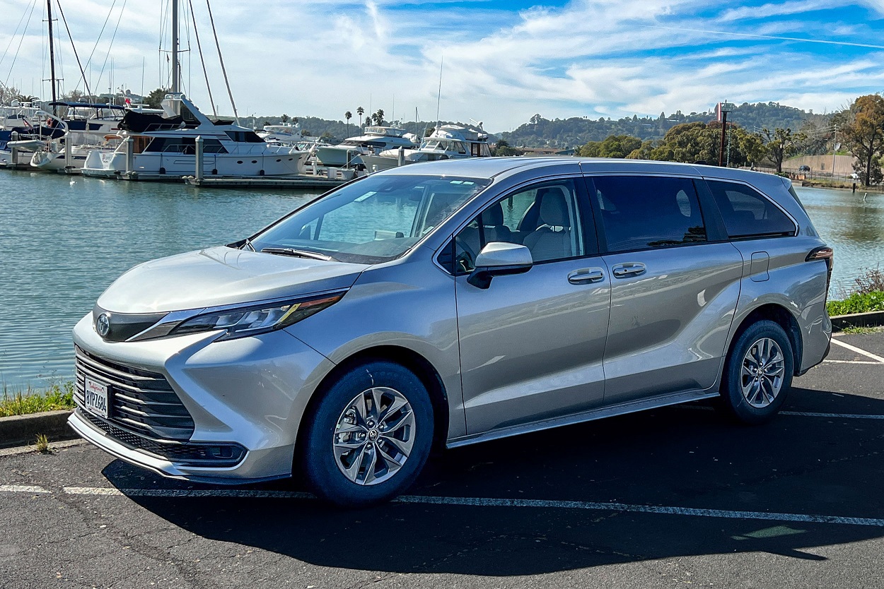 Toyota Sienna Hybrid 2022 - Image 1 of 1