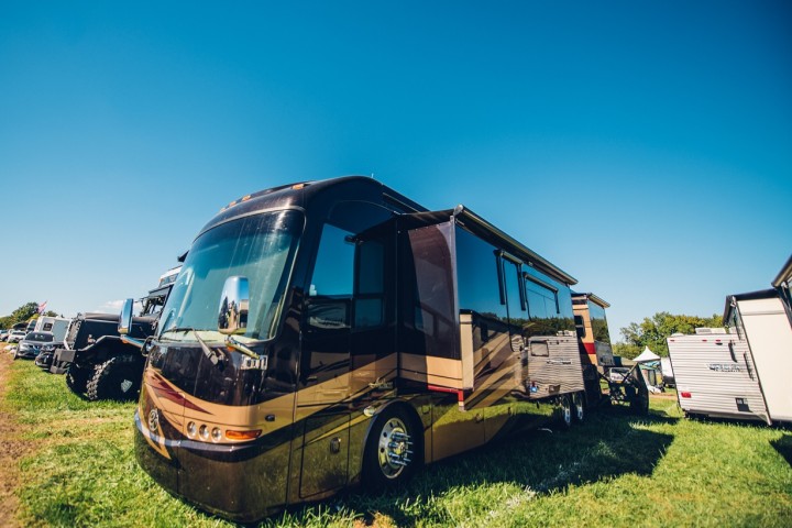 Motorhome rental with several slideouts