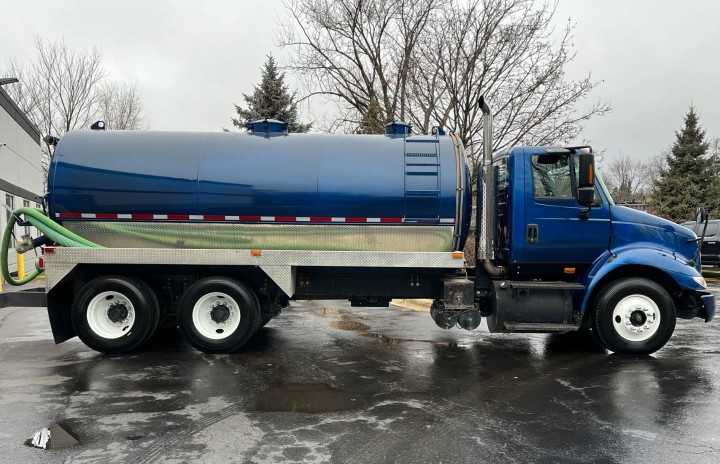 2000 Gallons Water Truck