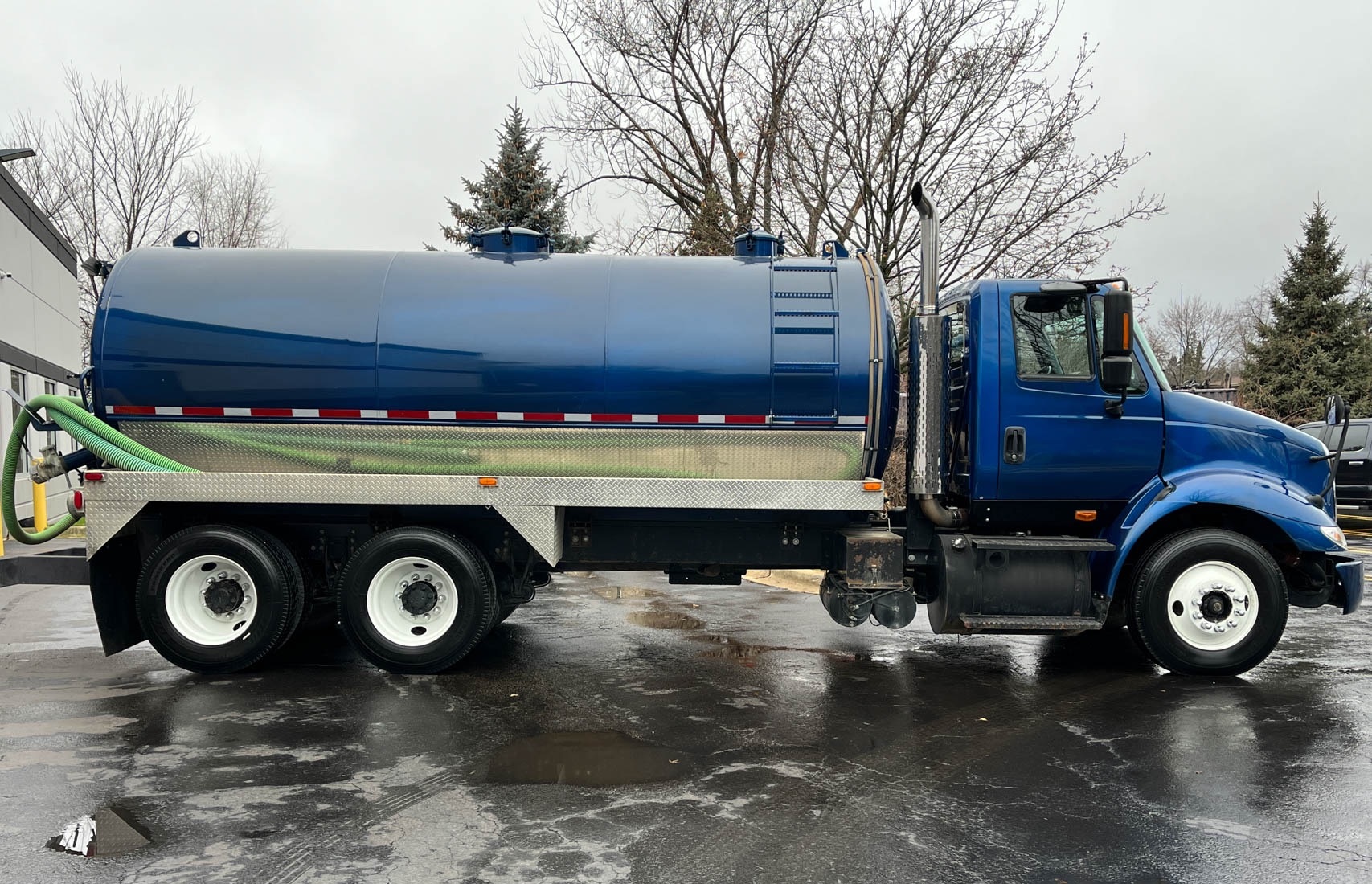 2000 Gallons Water Truck - Image 1 of 1