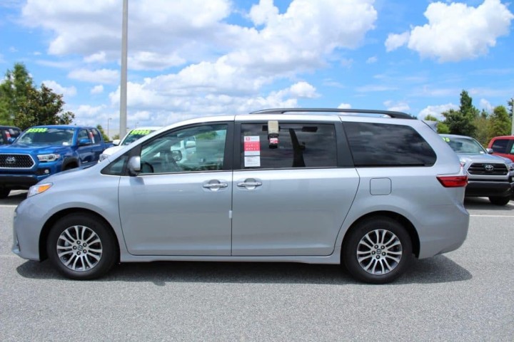 Minivan Toyota Sienna