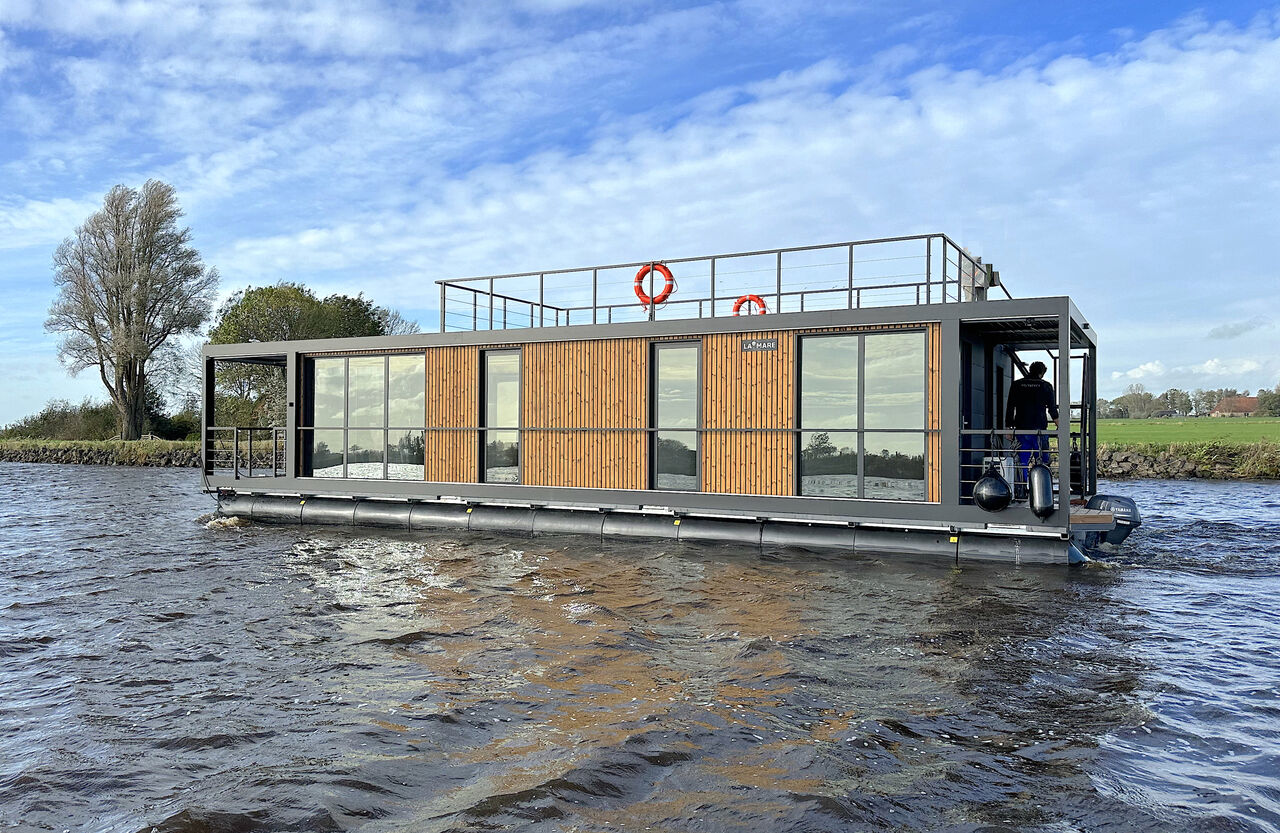 Modern Houseboat for Rent - Image 1 of 1