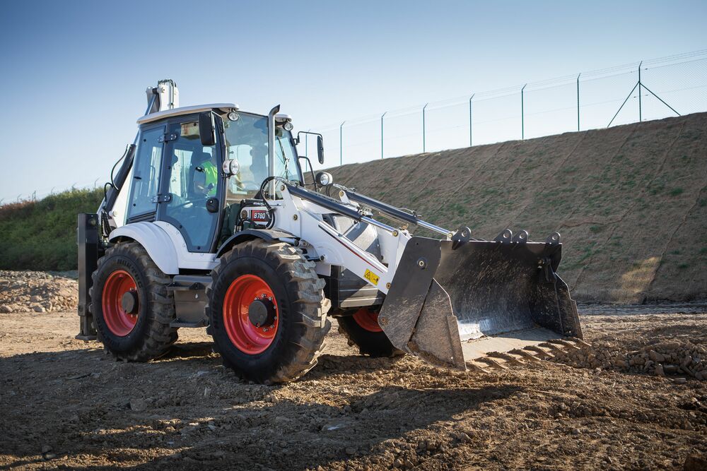 Backhoe Bobcat b780 Rent - Image 1 of 1