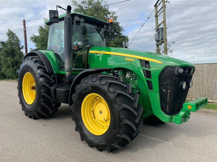 Tractor John Deere 8430