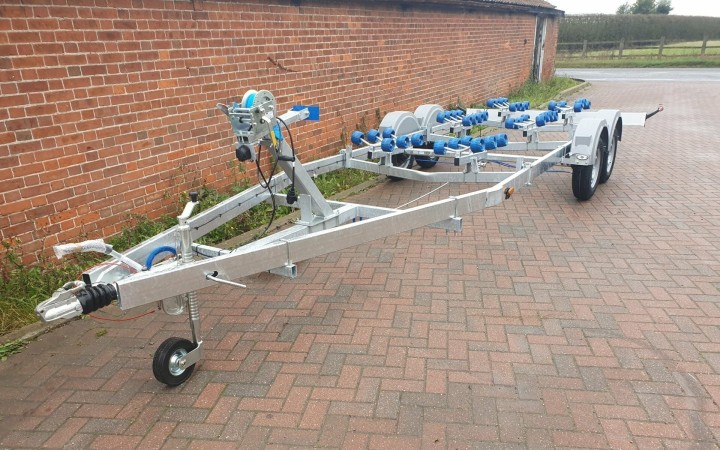 3000 kg GVW Twin Axle Rollerglide Boat Trailer