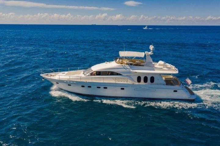 70' Charter Yacht Rent