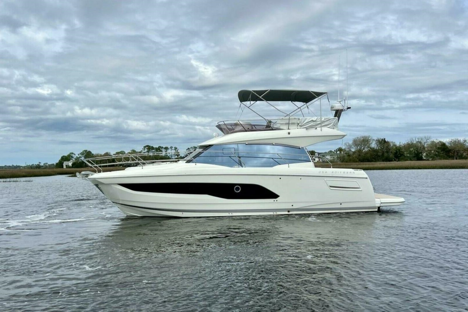 42&#039; Private Yacht Rent - Image 1 of 1