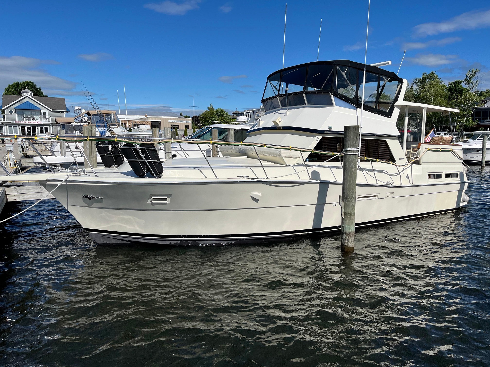 44&#039; Motor Yacht (1986) - Image 1 of 1