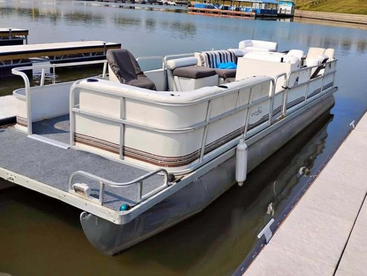 22' Pontoon Boat Rent