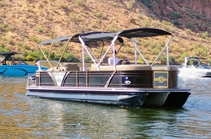 25' Pontoon Boat Lake Powell