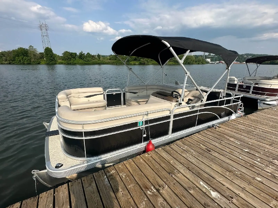 21&#039; Pontoon Boat For Pittsburgh Cruises - Image 1 of 1