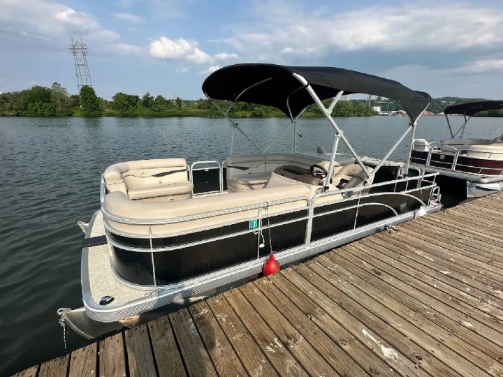 21' Pontoon Boat For Pittsburgh Cruises