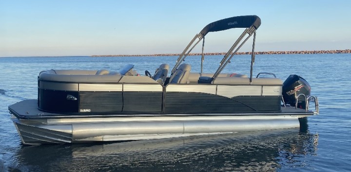 12-seater Pontoon Boat Milwaukee