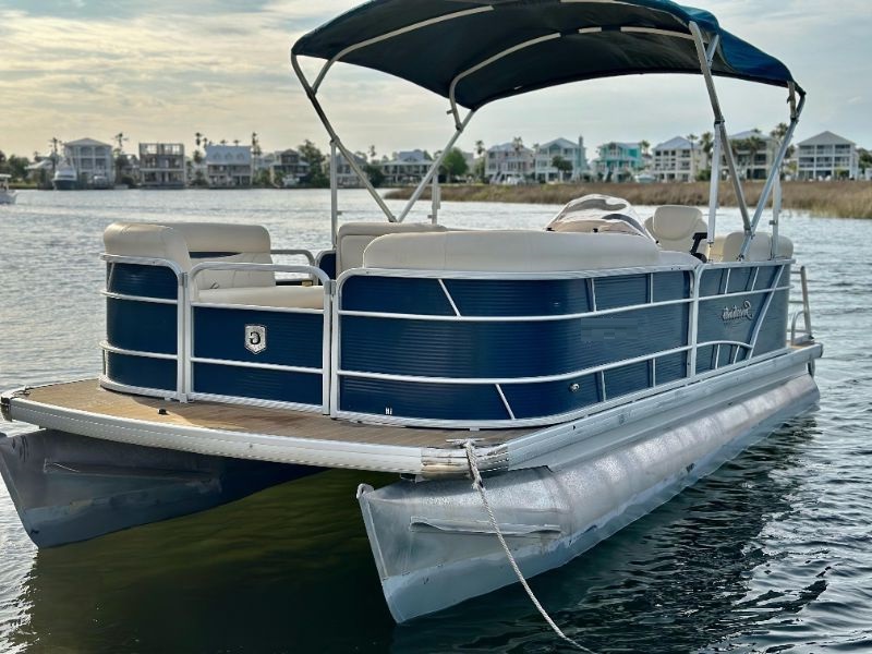 8-seater Pontoon Boat Orange Beach - Image 1 of 1