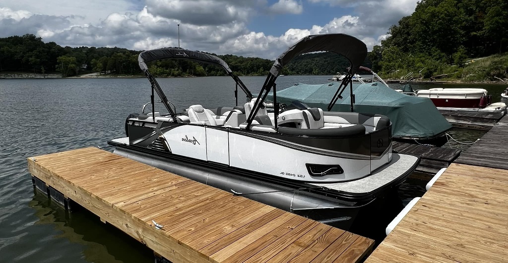 $149/hour Pontoon Lake Cumberland - Image 1 of 1