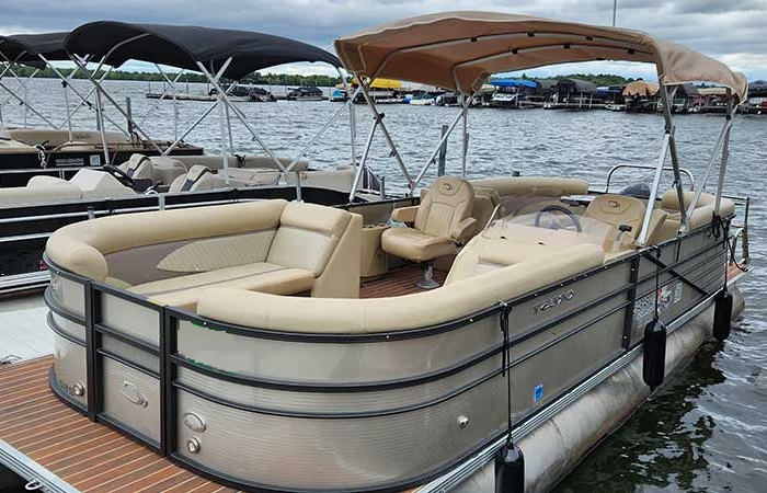 12-seater Pontoon Boat Wisconsin Dells - Image 1 of 1