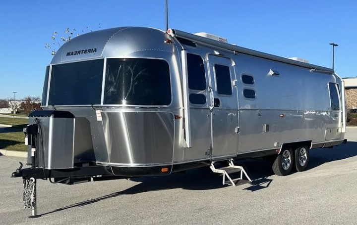 2024 Airstream Classic Travel Trailer Kansas City