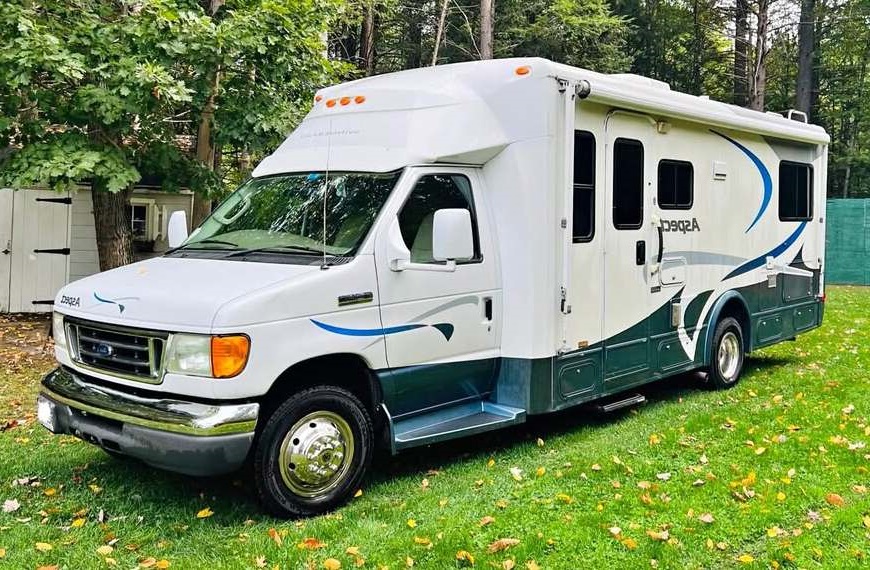 2006 Winnebago Aspect Camper Van Boston - Image 1 of 1