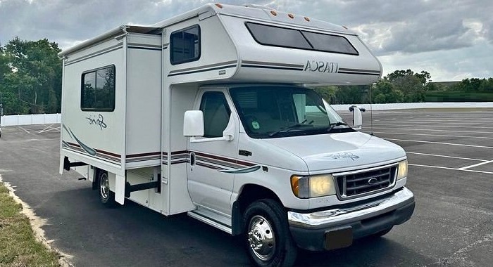 2003 Winnebago Camper Van Houston - Image 1 of 1