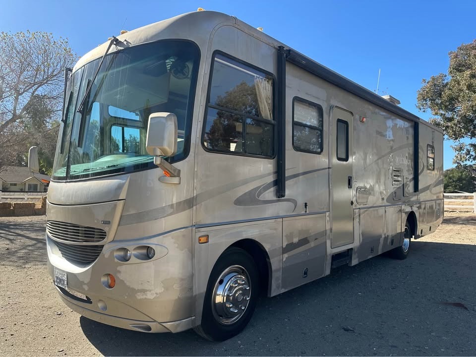 2005 Coachmen Santara 35ft Motorhome Los Angeles - Image 1 of 1