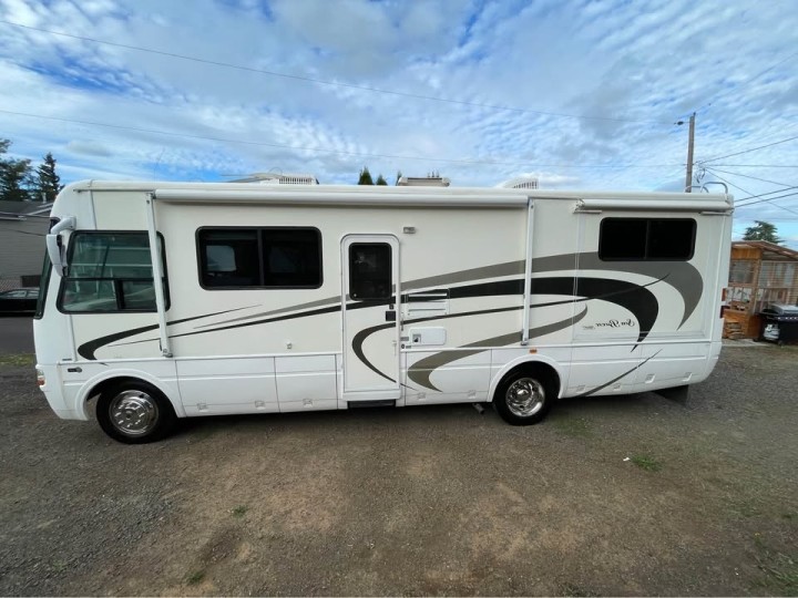 2004 National RV Sea Breeze Motorhome Portland OR