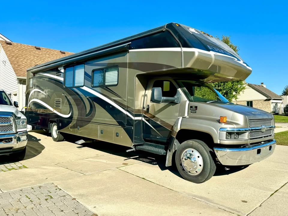 2010 Jayco Seneca Motorhome Detroit - Image 1 of 1