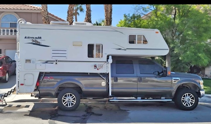 2004 Palomino Maverick Truck Camper Los Angeles