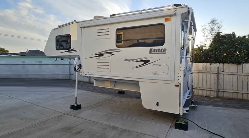 2007 Lance Camper Truck San Diego - Image 1 of 1