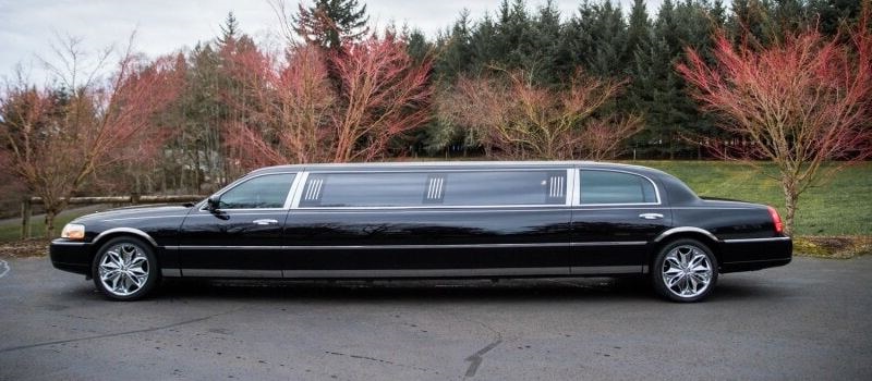 Limousine service in Portland OR - Image 1 of 1