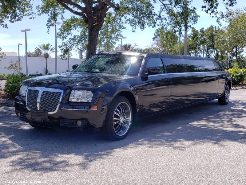 Limo service in Fort Lauderdale - Image 1 of 1