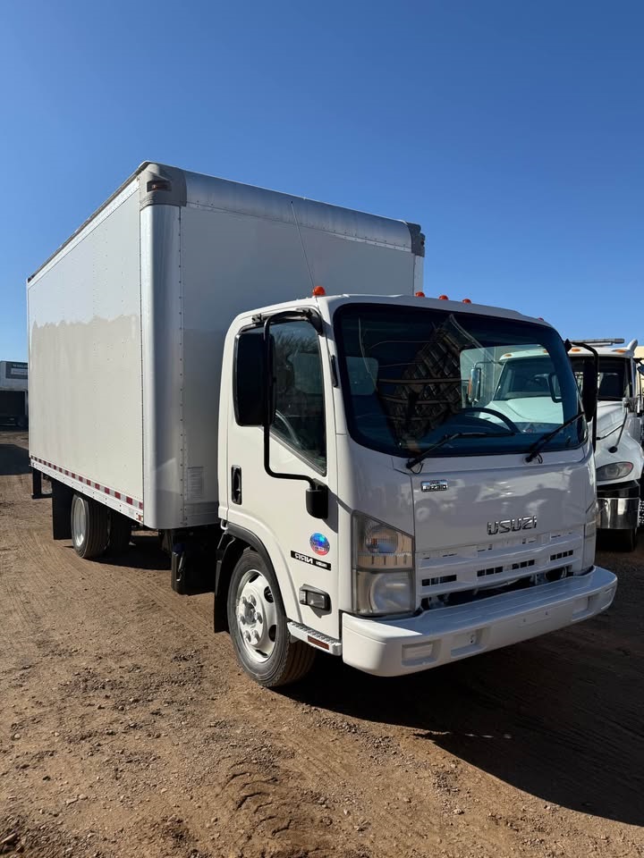 2015 Isuzu 16&#039; Box Truck - Image 1 of 1