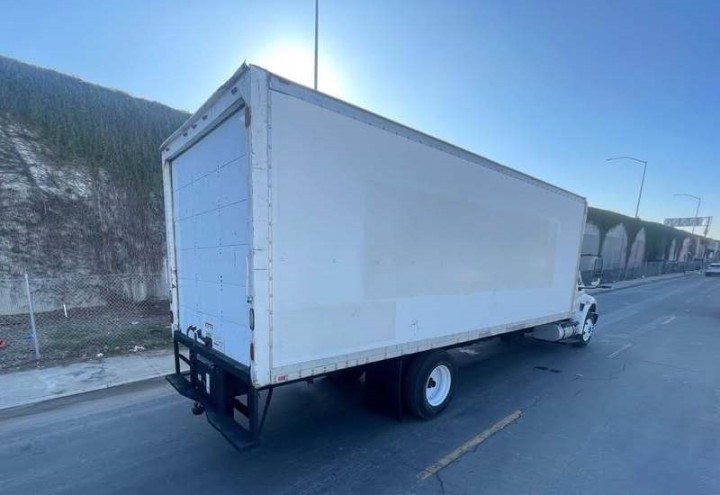 2016 International 26 Foot Moving Truck