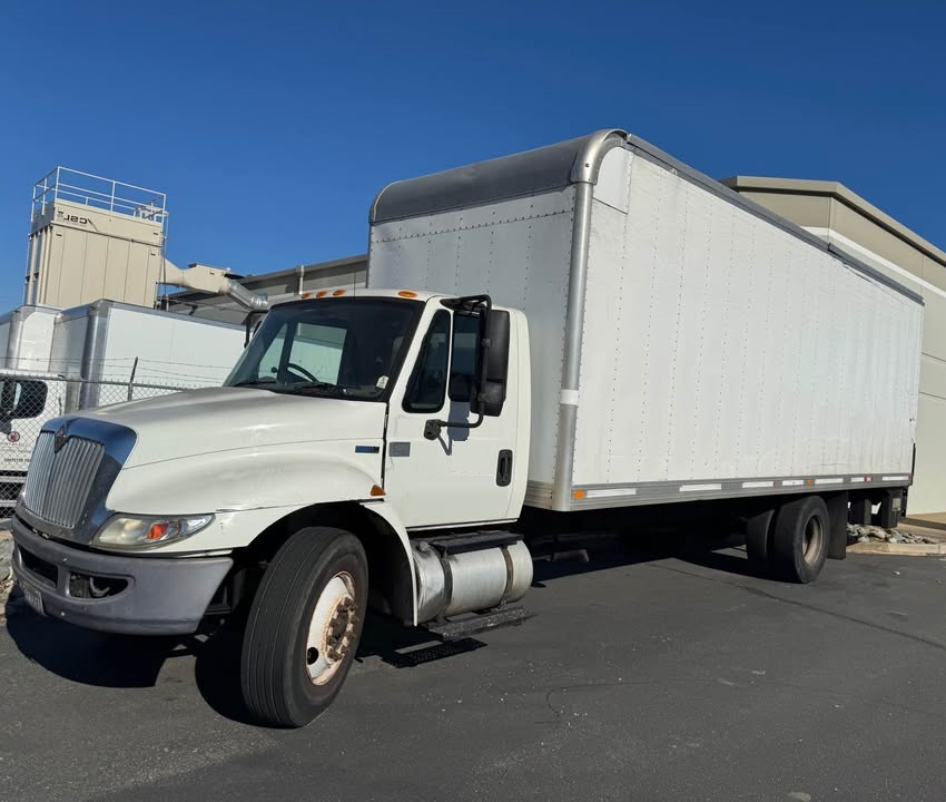 2012 International 26 feet Box Truck - Image 1 of 1