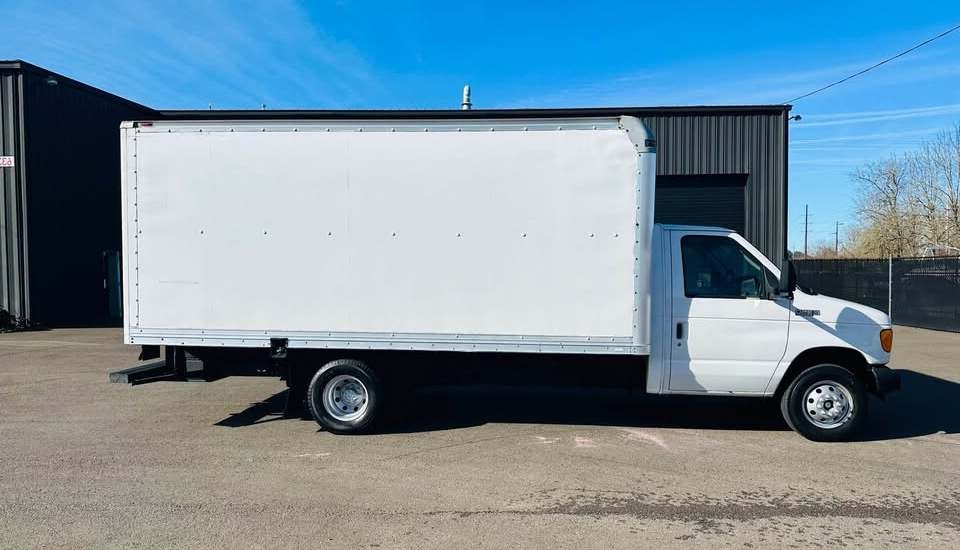 2005 Ford E350 16 ft Moving Truck - Image 1 of 1