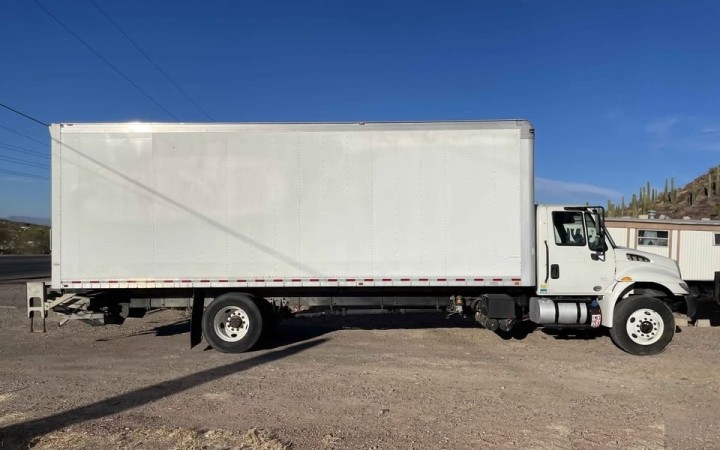 2018 International 4300 26 ft Box Truck