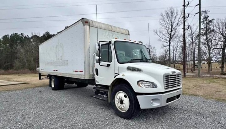 2009 Freightliner 26 Foot Box Truck