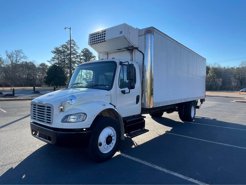 2013 Freightliner 24ft Box Truck - Image 1 of 1