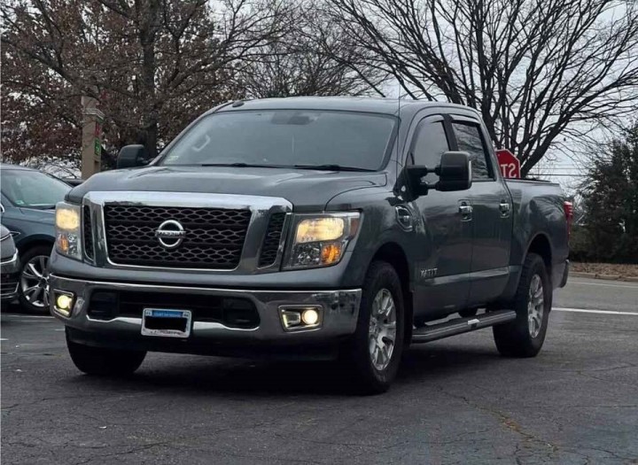 2017 Nissan Titan Crew Cab SV