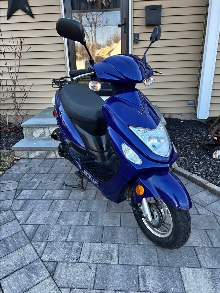 2019 Wolf 50cc Electric Scooter - Image 1 of 1