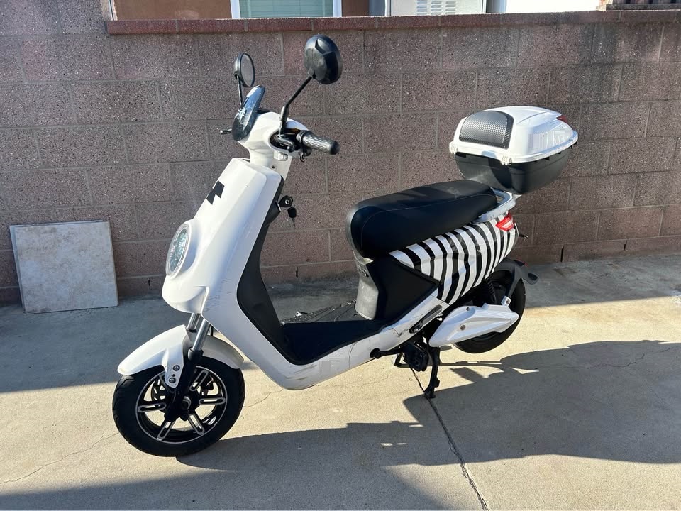 2019 Electric Motion eLYX Smart E-Scooter - Image 1 of 1