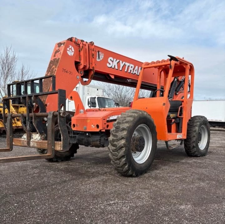 Skytrak 8042 Telehandler Forklift 4,000 lbs