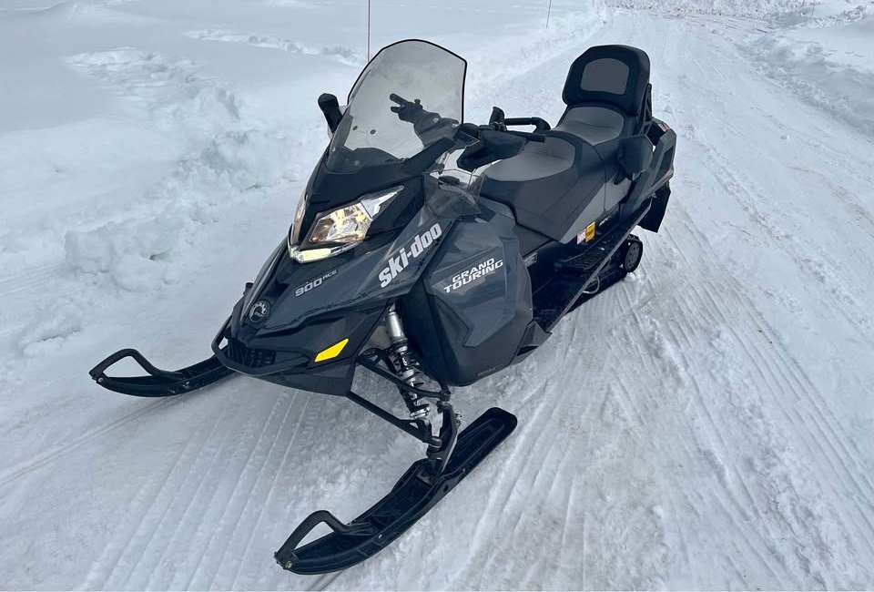 2016 Ski-Doo Grand Touring Snowmobile - Image 1 of 1