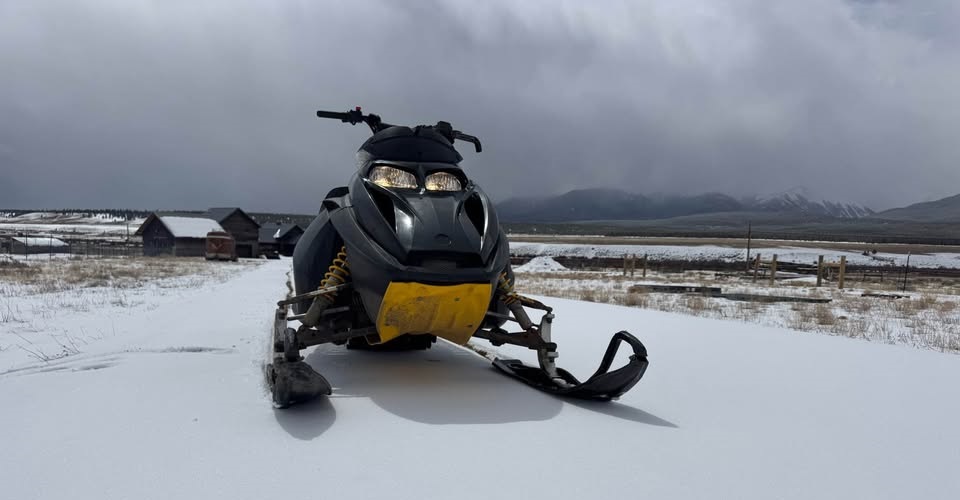 2005 Ski-Doo REV Summit Snowmobile - Image 1 of 1