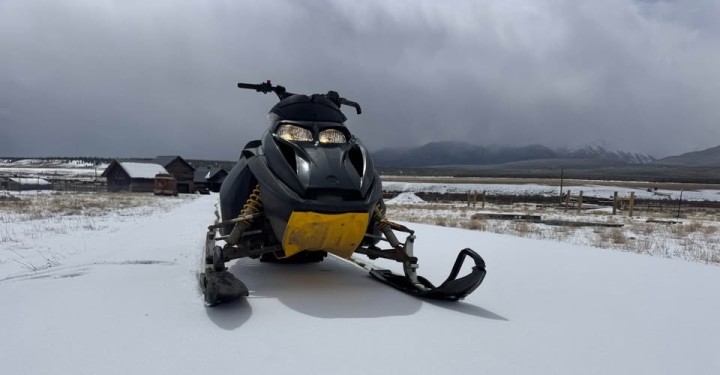 2005 Ski-Doo REV Summit Snowmobile
