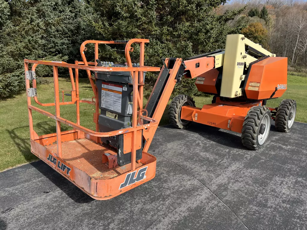 JLG 340AJ Articulating Boom Lift - Image 1 of 1