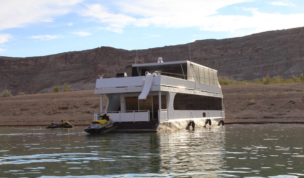 Dreamy Houseboat Vacation On Lake Powell - Image 1 of 1