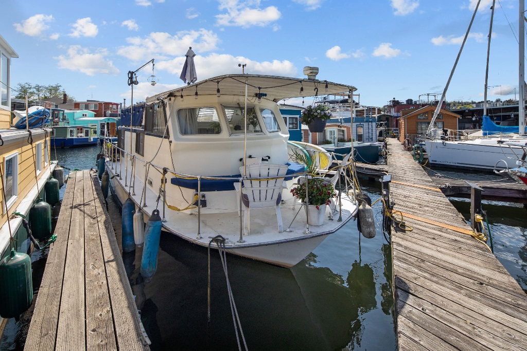 Charming Houseboat in Seattle - Image 1 of 1